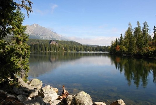 在斯洛伐克湖和高塔特拉山