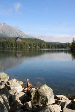 在斯洛伐克湖和高塔特拉山