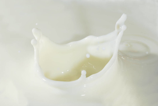 牛奶濺