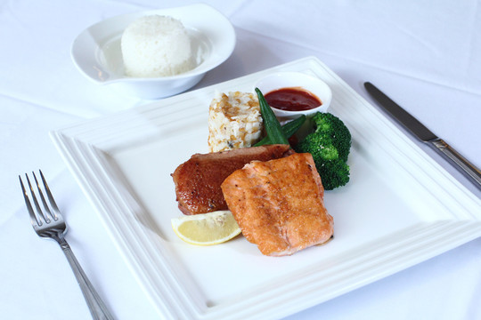 香煎三文魚(yú)扒