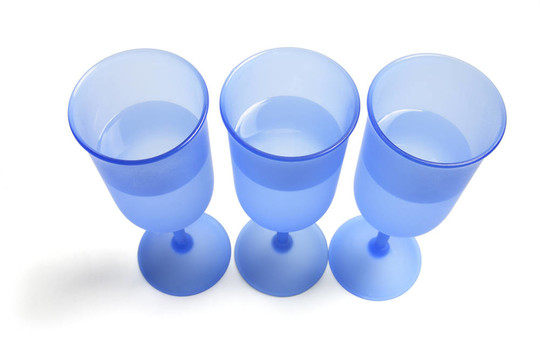 藍(lán)色的酒杯