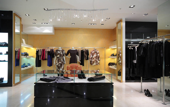 店內(nèi)女款