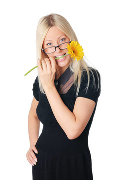 年輕迷人的女商人穿著深色連衣裙