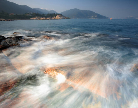 美麗的海浪在海岸