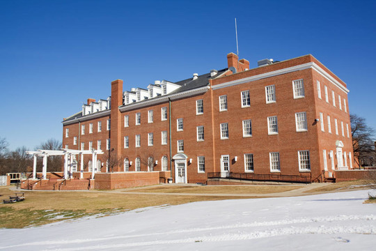 福斯特大廳在弗吉尼亞州立大學(xué)附近的圣彼得堡校園；Virginia；一個公眾；Historically