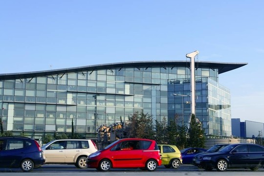 巴塞羅那城市交通與玻璃建筑