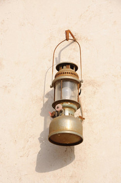 墙上的灯笼。沙迦；阿拉伯联合酋长国