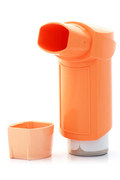 橙色的哮喘吸入器和罩