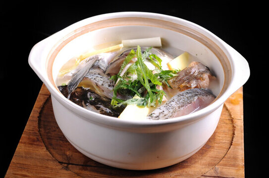 鄉(xiāng)村藿香煮魚(yú)頭