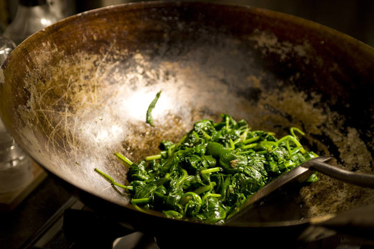 stirfryed菠菜在鍋