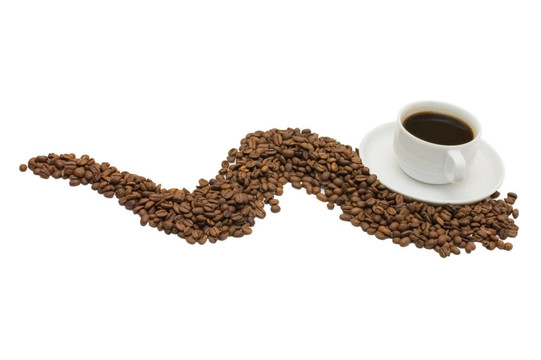 咖啡杯上的咖啡豆