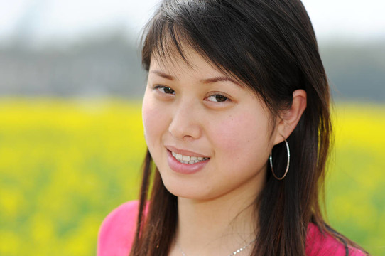 油菜花漂亮女孩