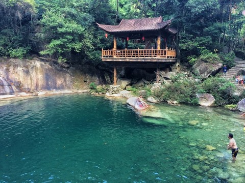 龍女溝