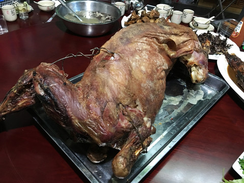 蒙古烤全羊