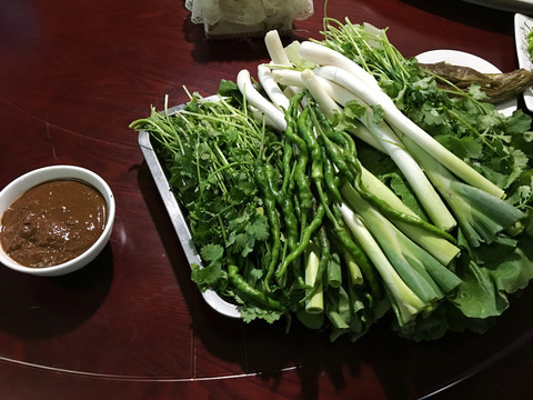 青菜蘸醬