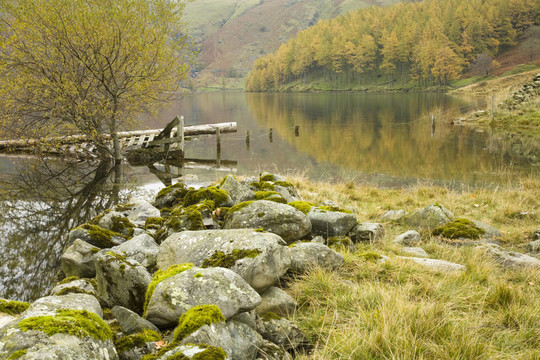 看向里格從riggindale貝克為haweswater入口；英格蘭湖區(qū)；坎布里亞郡；英國