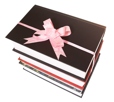 白色背景下的禮品書