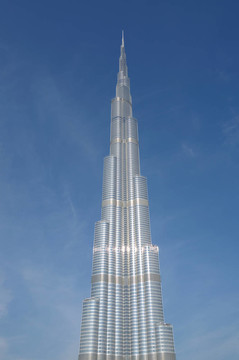 世界最高的摩天大樓在迪拜塔（Burj Khalifa）；迪拜阿聯(lián)酋