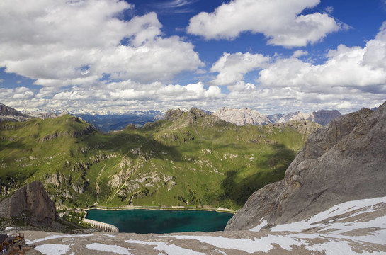 從Marmolada glacier的全景