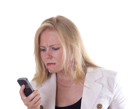 憤怒的女人壞短信后