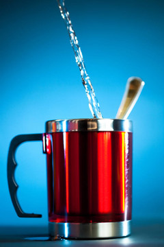 現代流水杯