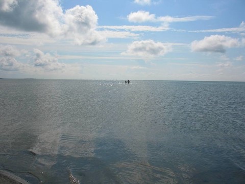 海和兩個(gè)剪影