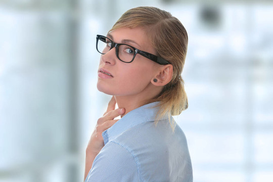 一個(gè)體貼的年輕女人的肖像