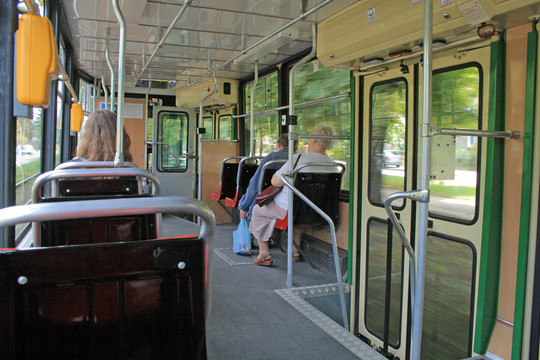電車內部