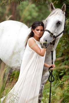 年輕女子與White Horse