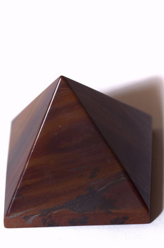 老虎眼金字塔