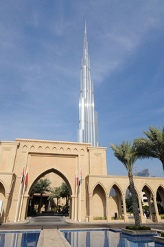 世界最高的摩天大樓在迪拜塔（Burj Khalifa）；迪拜阿聯(lián)酋