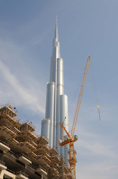 世界最高的摩天大樓在迪拜塔（Burj Khalifa）；迪拜阿聯(lián)酋