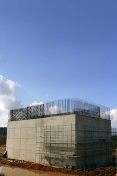 鋼筋混凝土柱；道路施工用鋼
