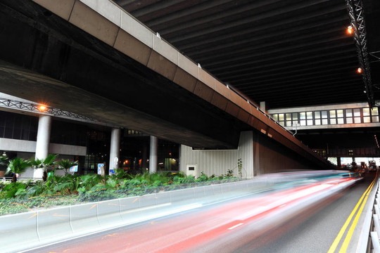 高速公路上的汽車模糊