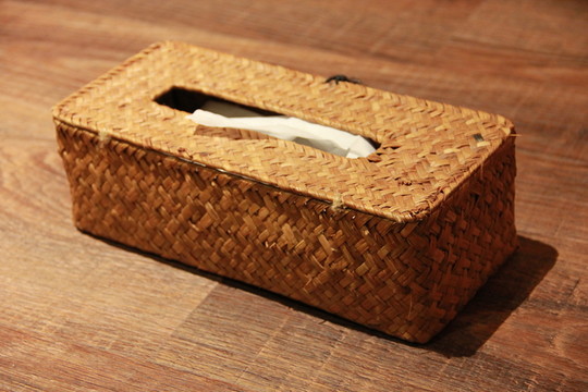 藤编纸巾盒