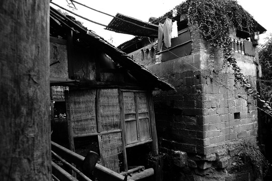 老屋后面