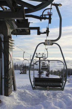 機(jī)械滑雪升降機(jī)；俄勒岡胡德。