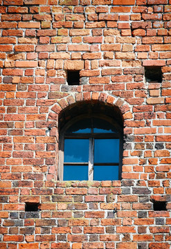 旧砖墙的窗户