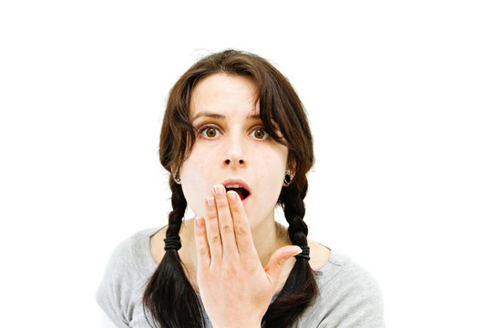 一個白人的黑發(fā)女人白色隔離