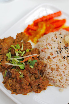 馬來素食仁當(dāng)雞肉或羊肉飯