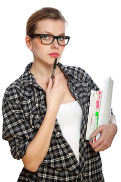 金發(fā)碧眼的學(xué)生女孩與書(shū)籍和鉛筆；孤立的白色