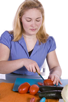 美女準(zhǔn)備食物