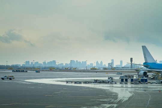 在機場停機坪上回來的飛機
