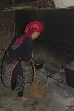 苗族紅，女人