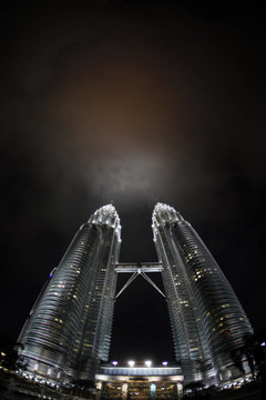 雙子星；雙塔