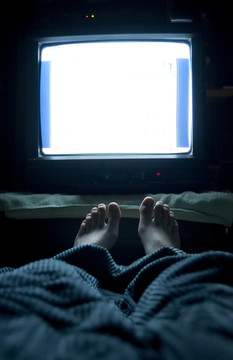 電視在床上