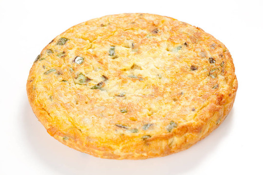 土豆煎蛋用橄欖油和青椒