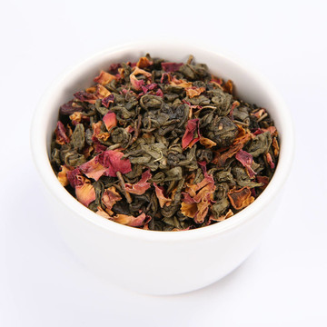 碗里裝滿了干綠茶