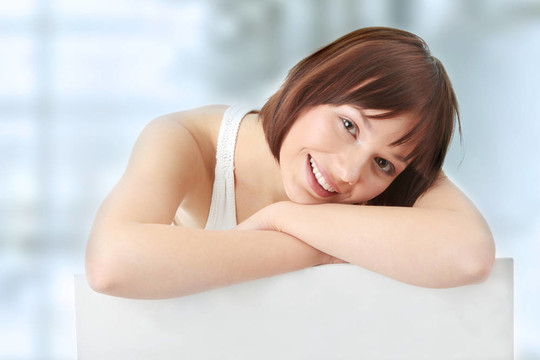 一個(gè)漂亮的年輕女人