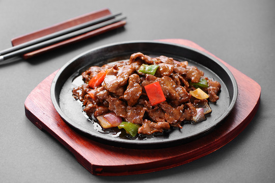 鐵板牛肉 （2）